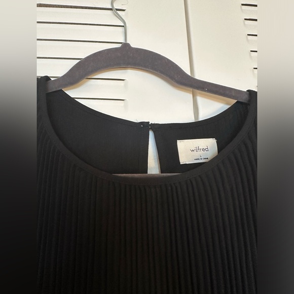 WILFRED BLACK TOP! - Picture 2 of 3